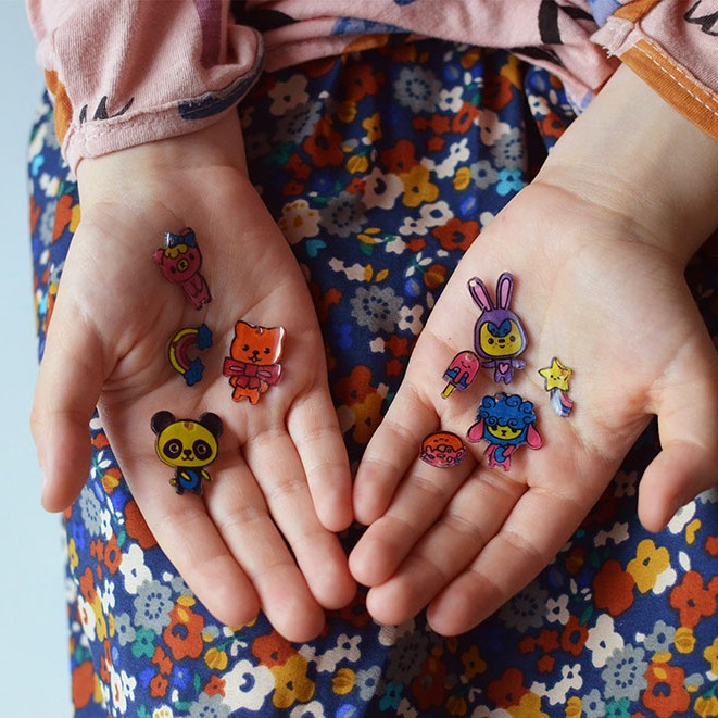 Janod, Zestaw kreatywny do tworzenia biżuterii z kurczliwego plastiku Słodkie zwierzaki Kawaii 7+ Janod, Zestaw kreatywny do tworzenia biżuterii z kurczliwego plastiku Słodkie zwierzaki Kawaii 7+