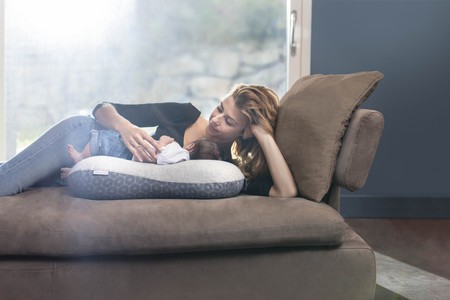 Babymoove, Poduszka dla mam w ciąży i do karmienia Mum &B soft dotwork Babymoove, Poduszka dla mam w ciąży i do karmienia Mum &B soft dotwork