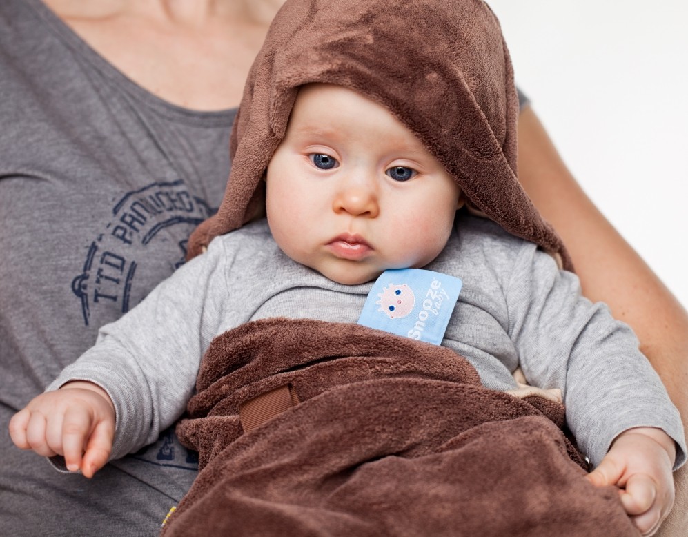 Śpiworek-otulaczek z metkami SNOOZEBABY - brązowy Śpiworek-otulaczek z metkami SNOOZEBABY - brązowy