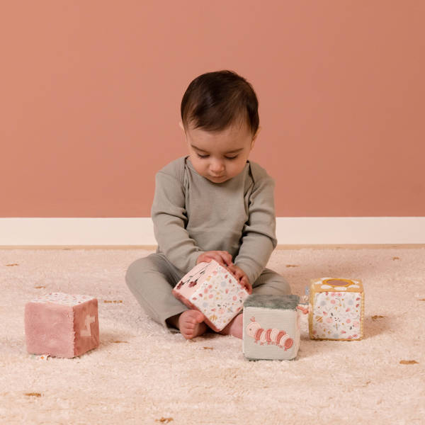 Little Dutch, 4 Miękkie kostki aktywizujące Flowers & Butterflies