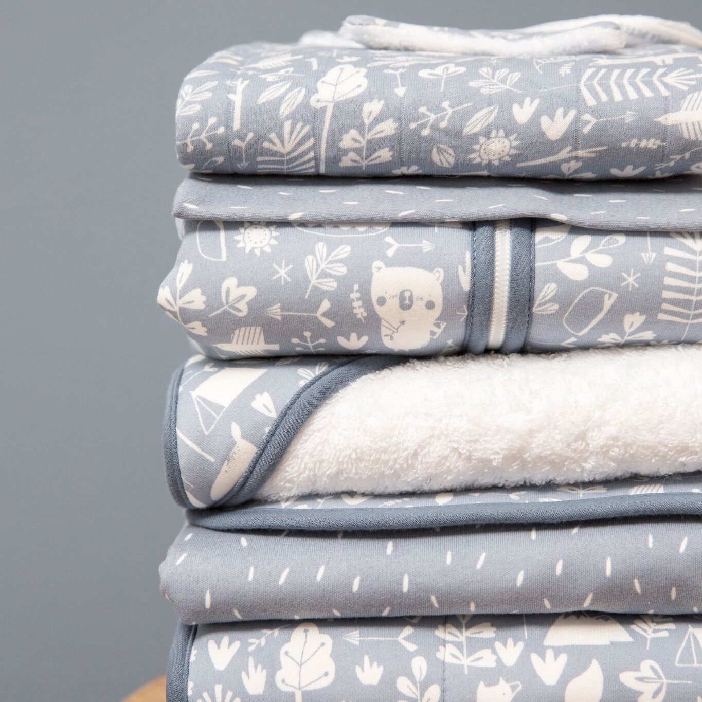 Little Dutch, Otulacz 120 x 120 cm Adventure Blue Little Dutch, Otulacz 120 x 120 cm Adventure Blue