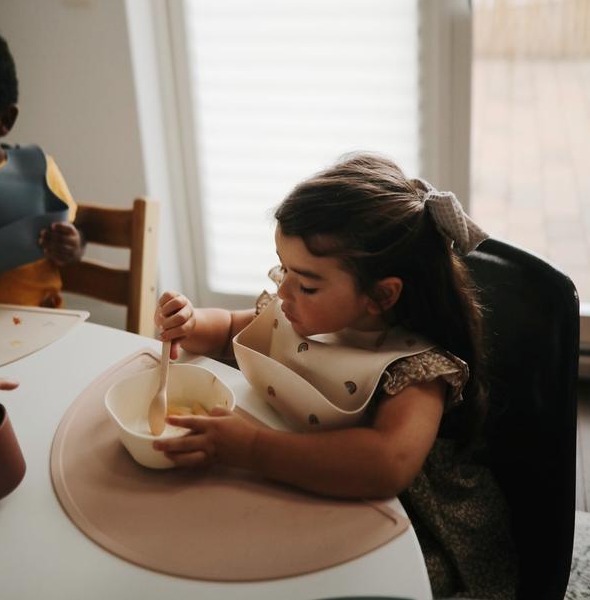 Mushie, Podkładka silikonowa na stół Planets