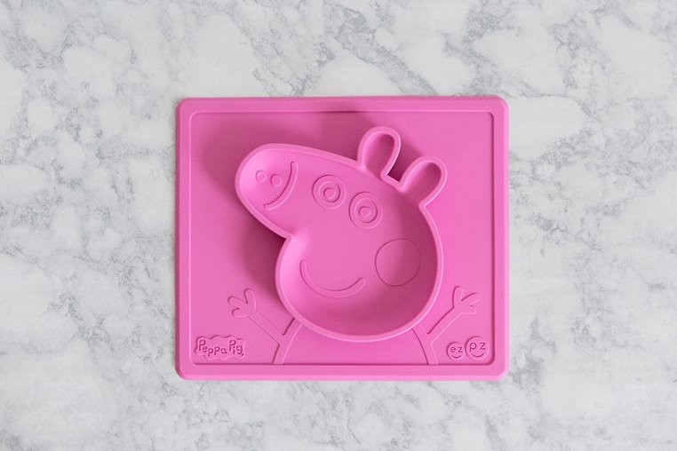 EZPZ, Silikonowa miseczka z podkładką 2w1 Peppa Pig™ różowa EZPZ, Silikonowa miseczka z podkładką 2w1 Peppa Pig™ różowa