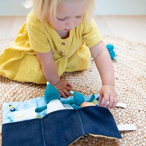 LILLIPUTIENS, Mini - przytulanki rodzina nosorożców z rozkładaną matą Nosorożec Marius 2 lata+ LILLIPUTIENS, Mini - przytulanki rodzina nosorożców z rozkładaną matą Nosorożec Marius 2 lata+