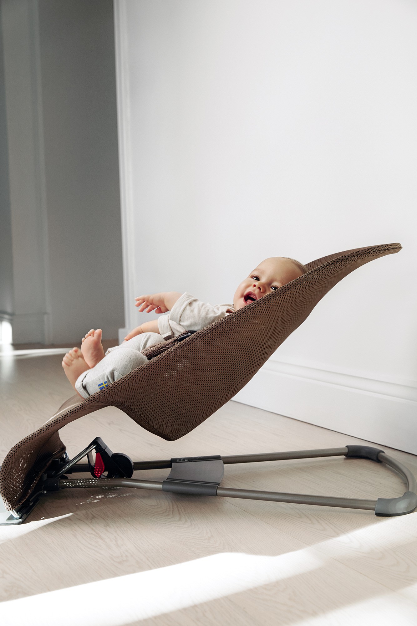 BABYBJORN, leżaczek BLISS MESH z oddychającym poszyciem Brązowy