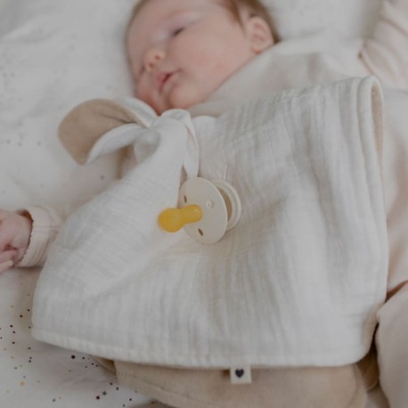Bibs, Cuddle Cloth Kangaroo, Pieluszka przytulanka z zawieszką na smoczek -  Ivory Bibs, Cuddle Cloth Kangaroo, Pieluszka przytulanka z zawieszką na smoczek -  Ivory