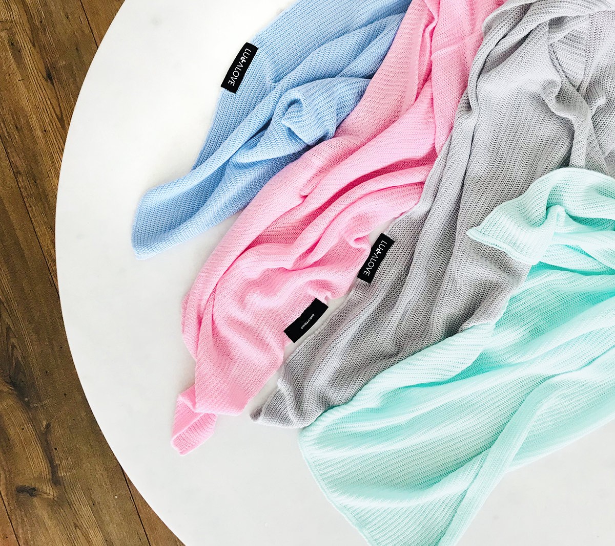 Lullalove, Lekki, dzianinowy kocyk - mgiełka róż