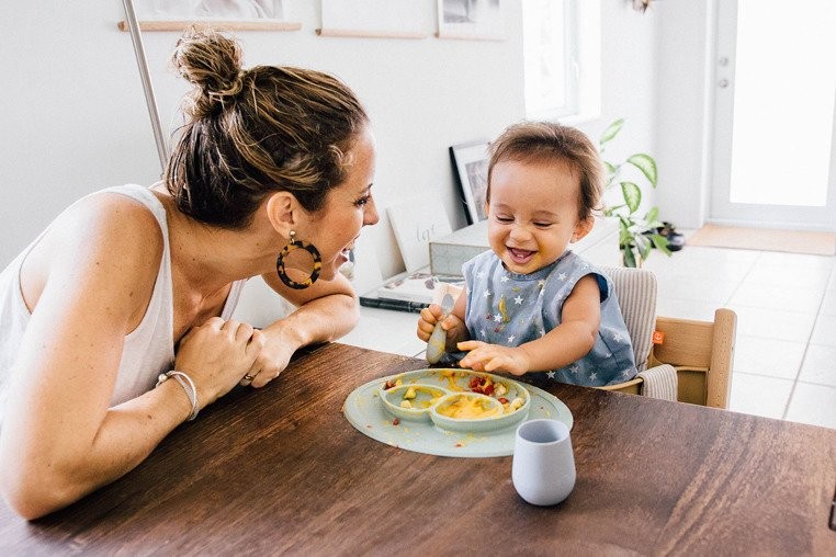 EZPZ, Silikonowa łyżeczka Tiny Spoon 2 szt. pastelowa zieleń EZPZ, Silikonowa łyżeczka Tiny Spoon 2 szt. pastelowa zieleń