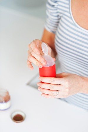 Łyżeczka do podawania pokarmu Boon niebieska Łyżeczka do podawania pokarmu Boon niebieska