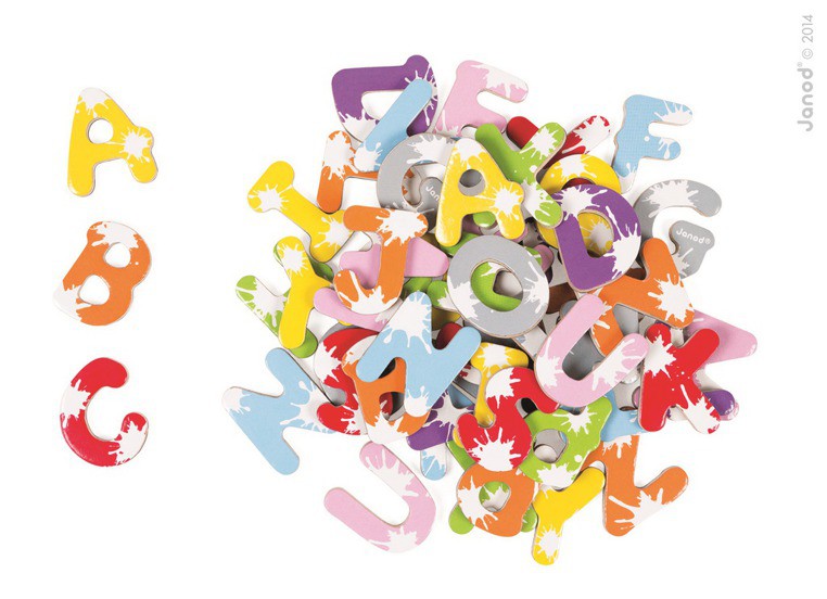 Janod, magnesy drewniane Literki 52 sztuki