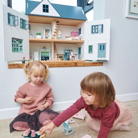 Tender Leaf Toys, Drewniany trzypiętrowy domek dla lalek