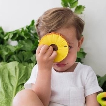 Oli & Carol, Gryzak-zabawka - Ananas Oli & Carol, Gryzak-zabawka - Ananas