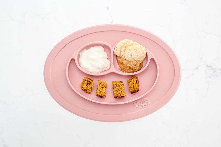 EZPZ, Silikonowy talerzyk z podkładką mały 2w1 Mini Mat pastelowy róż