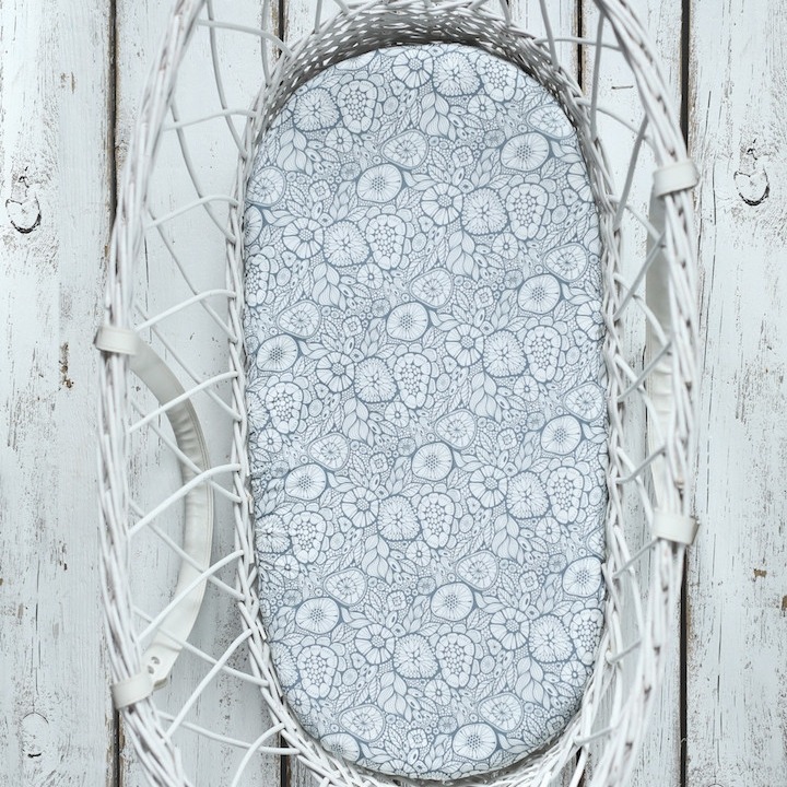 Sleepee, Prześcieradło do gondoli We Care 2-pak Grey/Piórka