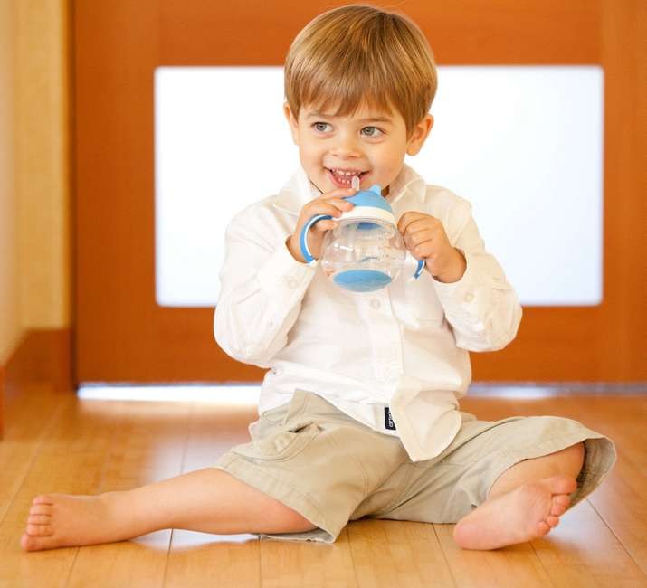 Kubek niekapek ze słomką i uchwytami Kubek niekapek ze słomką i uchwytami