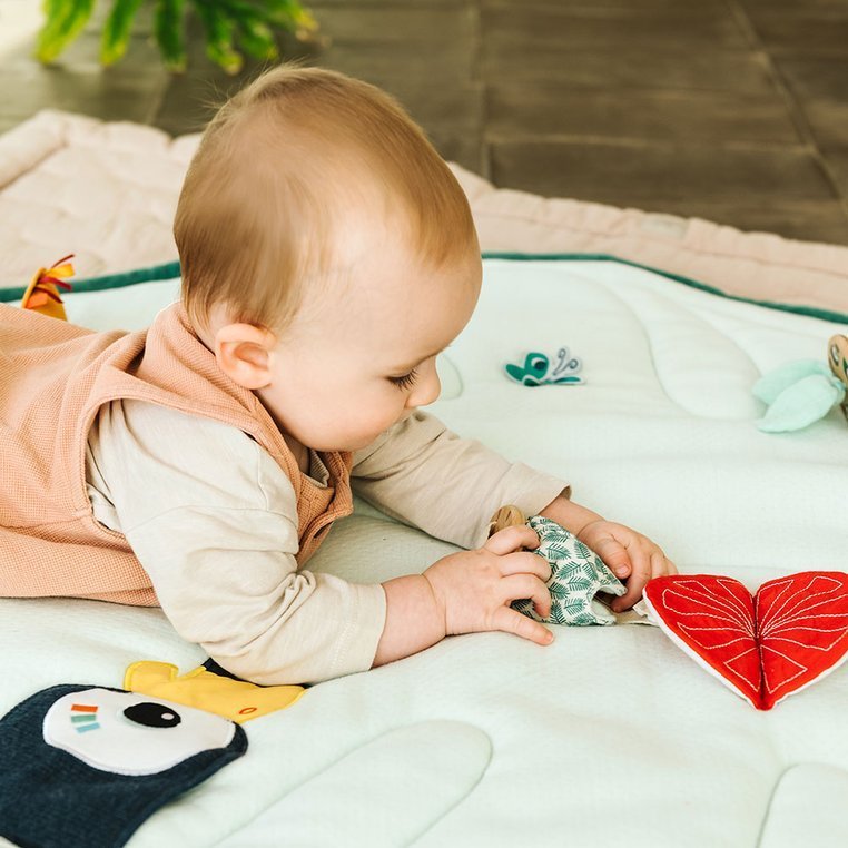 Lilliputiens, Mata edukacyjna wielofunkcyjna z pałąkami Dżungla 0 m+ Lilliputiens, Mata edukacyjna wielofunkcyjna z pałąkami Dżungla 0 m+