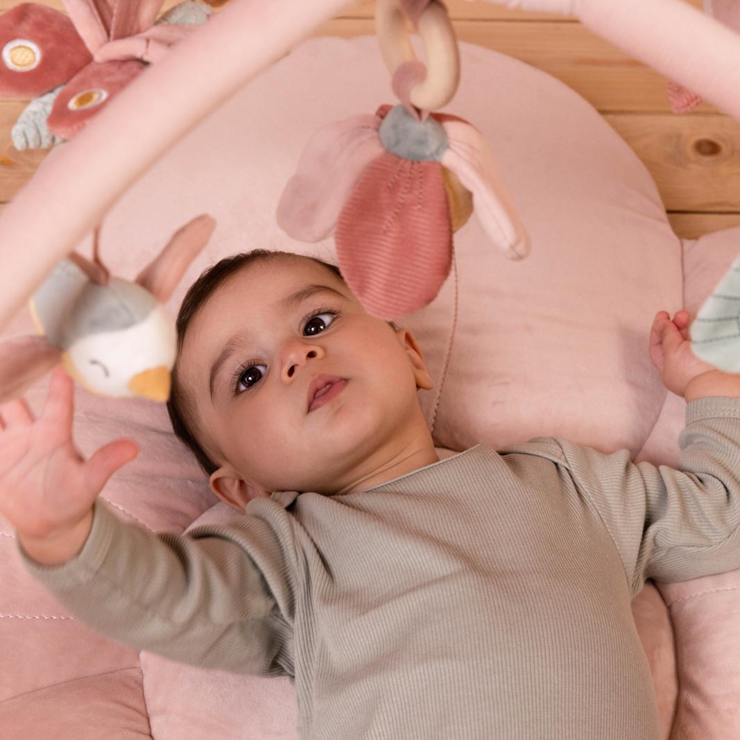 Little Dutch, Mata edukacyjna z pałąkiem Flowers & Butterflies Little Dutch, Mata edukacyjna z pałąkiem Flowers & Butterflies