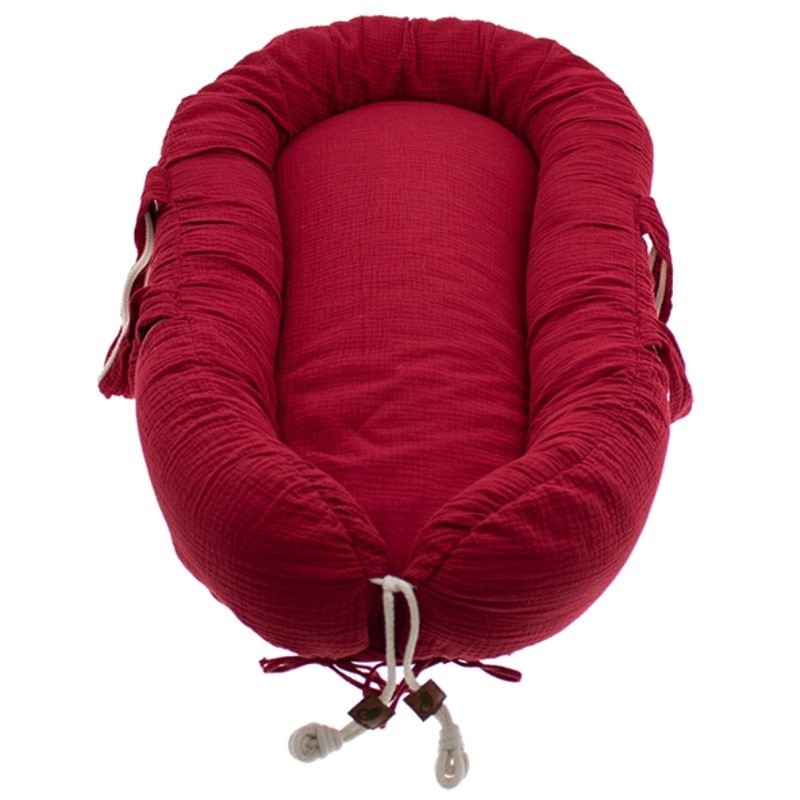 Hi Little One, Kokon gniazdko dla Noworodka z oddychającego muślinu NEWBORN NEST STRAWBERRY Hi Little One, Kokon gniazdko dla Noworodka z oddychającego muślinu NEWBORN NEST STRAWBERRY