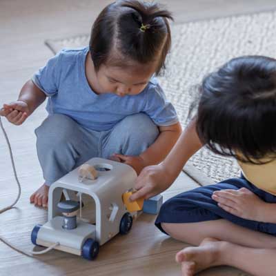 Plan Toys, Autobus - sorter - barwy sadu Plan Toys, Autobus - sorter - barwy sadu