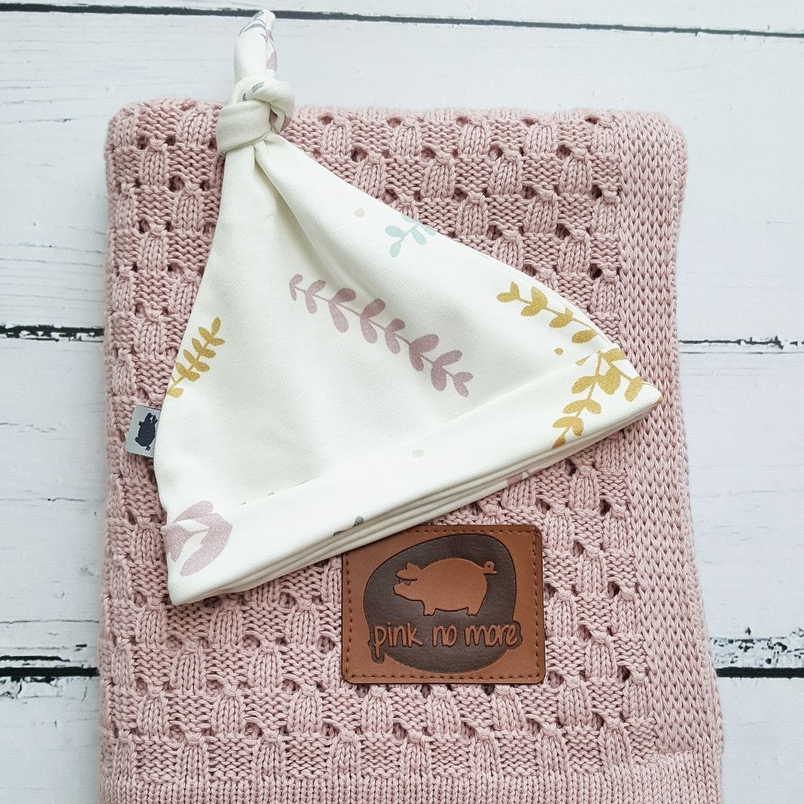 Pink no more, Czapki Plants&White Pink no more, Czapki Plants&White