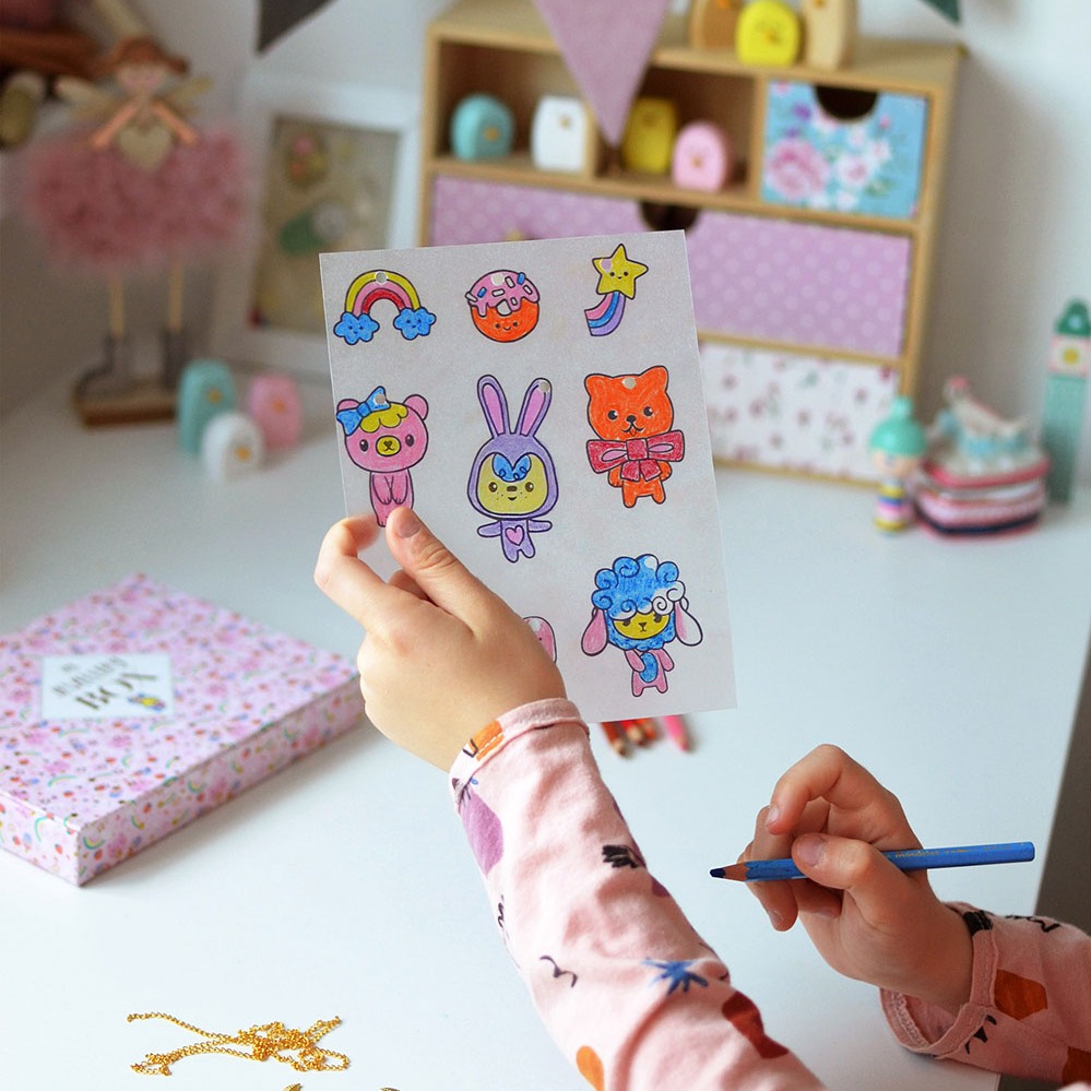 Janod, Zestaw kreatywny do tworzenia biżuterii z kurczliwego plastiku Słodkie zwierzaki Kawaii 7+ Janod, Zestaw kreatywny do tworzenia biżuterii z kurczliwego plastiku Słodkie zwierzaki Kawaii 7+