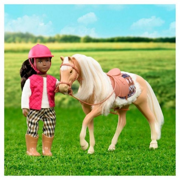 Lori, Jasnobrązowy koń rasy American Quarter Horse z akcesoriami do pielęgnacji Lori, Jasnobrązowy koń rasy American Quarter Horse z akcesoriami do pielęgnacji