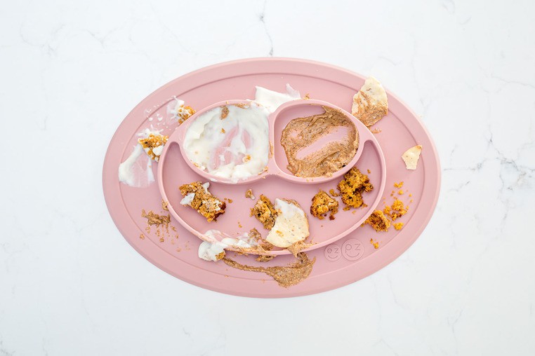 EZPZ, Silikonowy talerzyk z podkładką mały 2w1 Mini Mat pastelowy róż