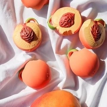 Oli & Carol, Gryzak-zabawka - Brzoskwinia Palm