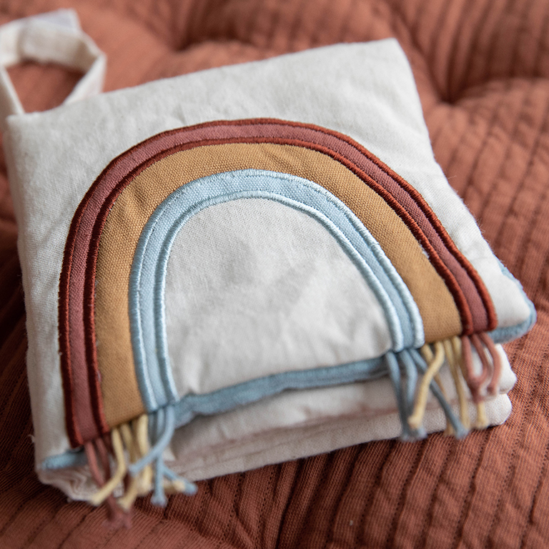 Little Dutch Pure & Nature Książeczka Aktywizująca Tęcza Bio bawełna